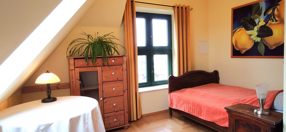 Ferienwohnung Grieß Schlafzimmer Sitzecke